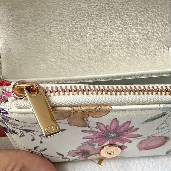 Christian Dior Caro 4 Saisons Hiver Printed White Calfskin Bi-Fold Small Wallet - Picture 9 of 11